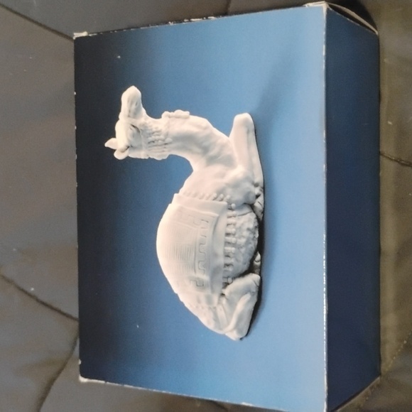 Avon Nativity Collectibles White Figurine - Picture 4 of 6